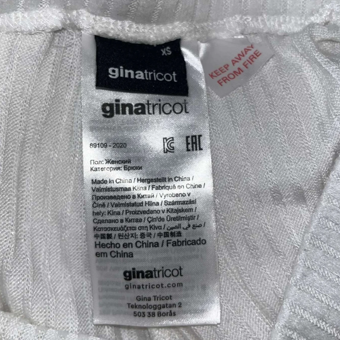 Vita ribbade byxor från Gina Tricot - 2