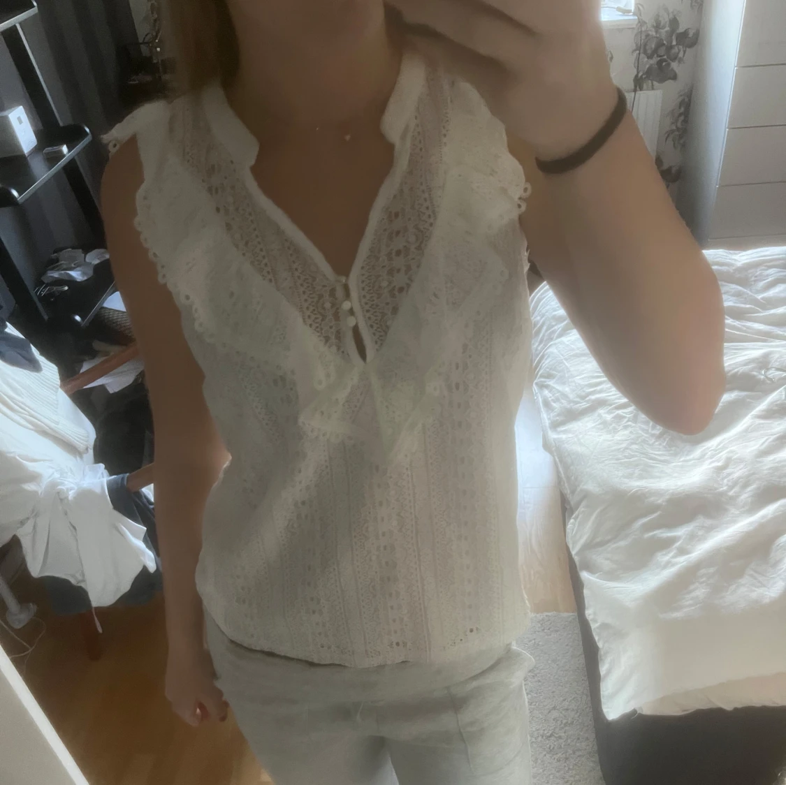 Vit spetsblus från NAFNAF - 1