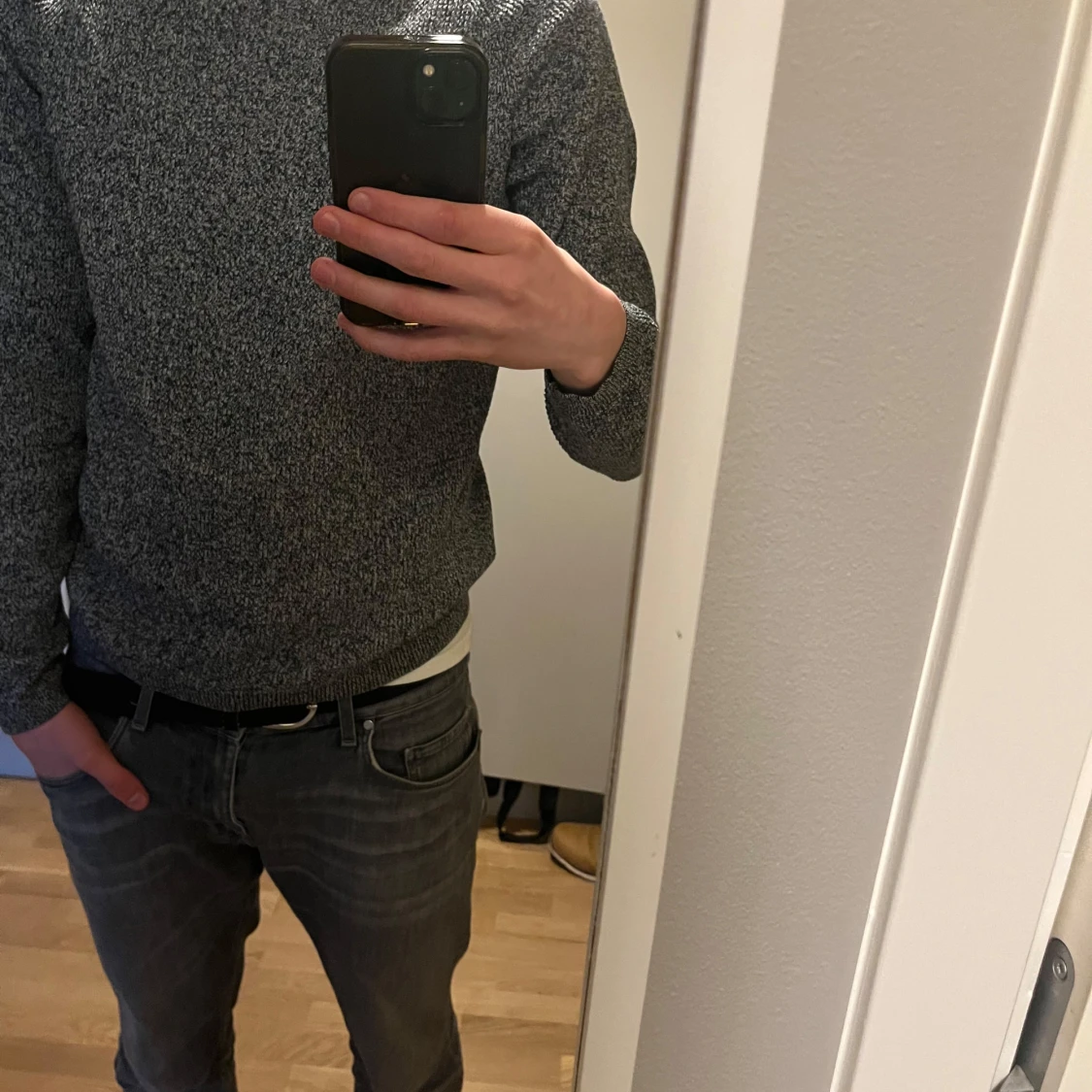 Grå stickad tröja - 4