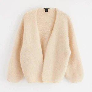 Stickad Lindex kofta  - Fin och trendig Lindex kofta i storlek medium💕