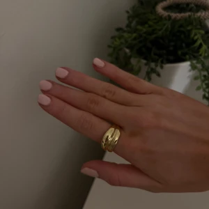 Guld ring - Guldig superfin ring helt ny rostfritt stål 💕💕