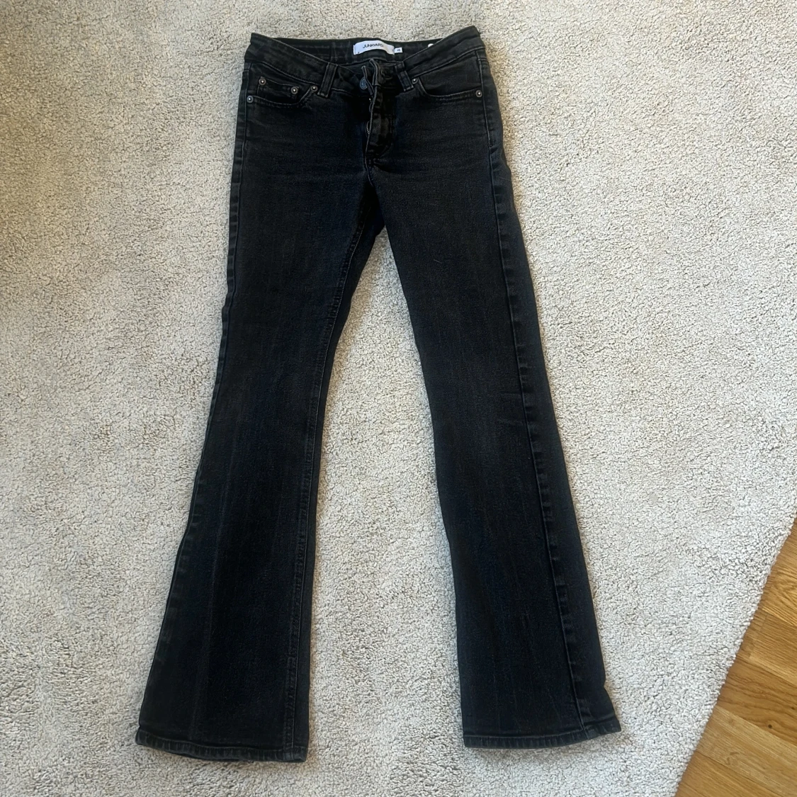 Svarta bootcut jeans