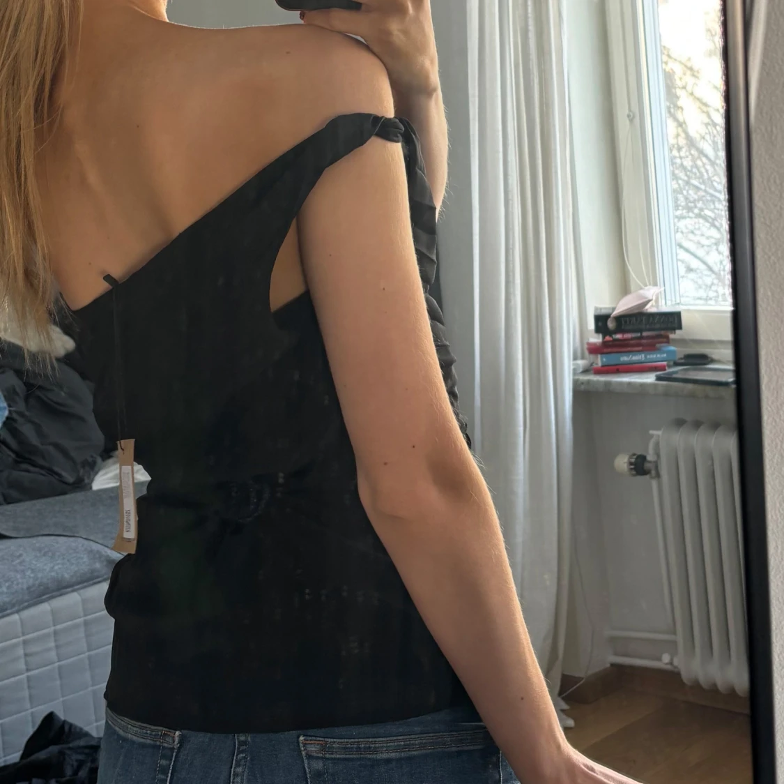 Svart oneshoulder topp - 1