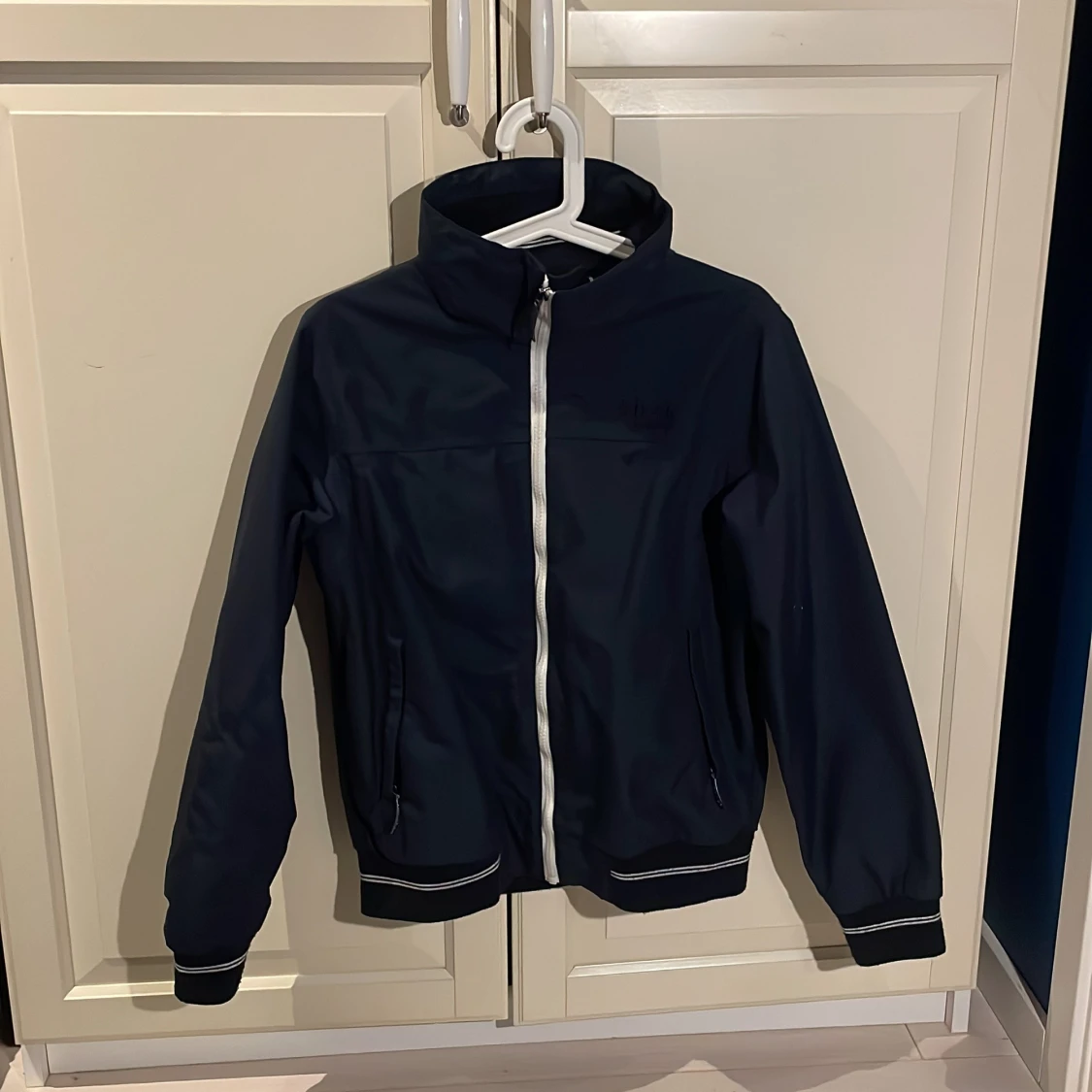 Marinblå jacka från Sebago