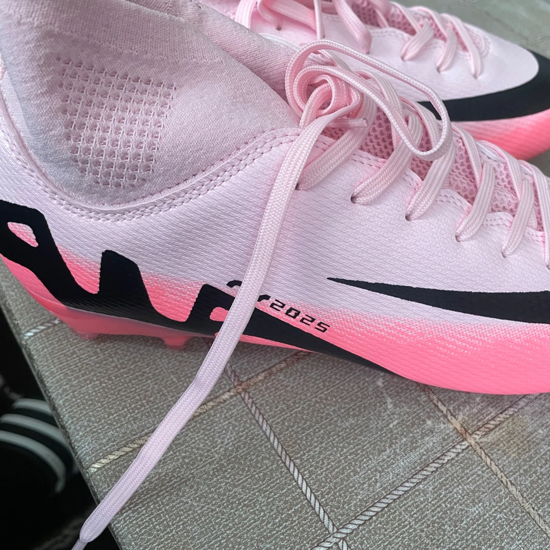 Rosa fotbollsskor från Nike - 2