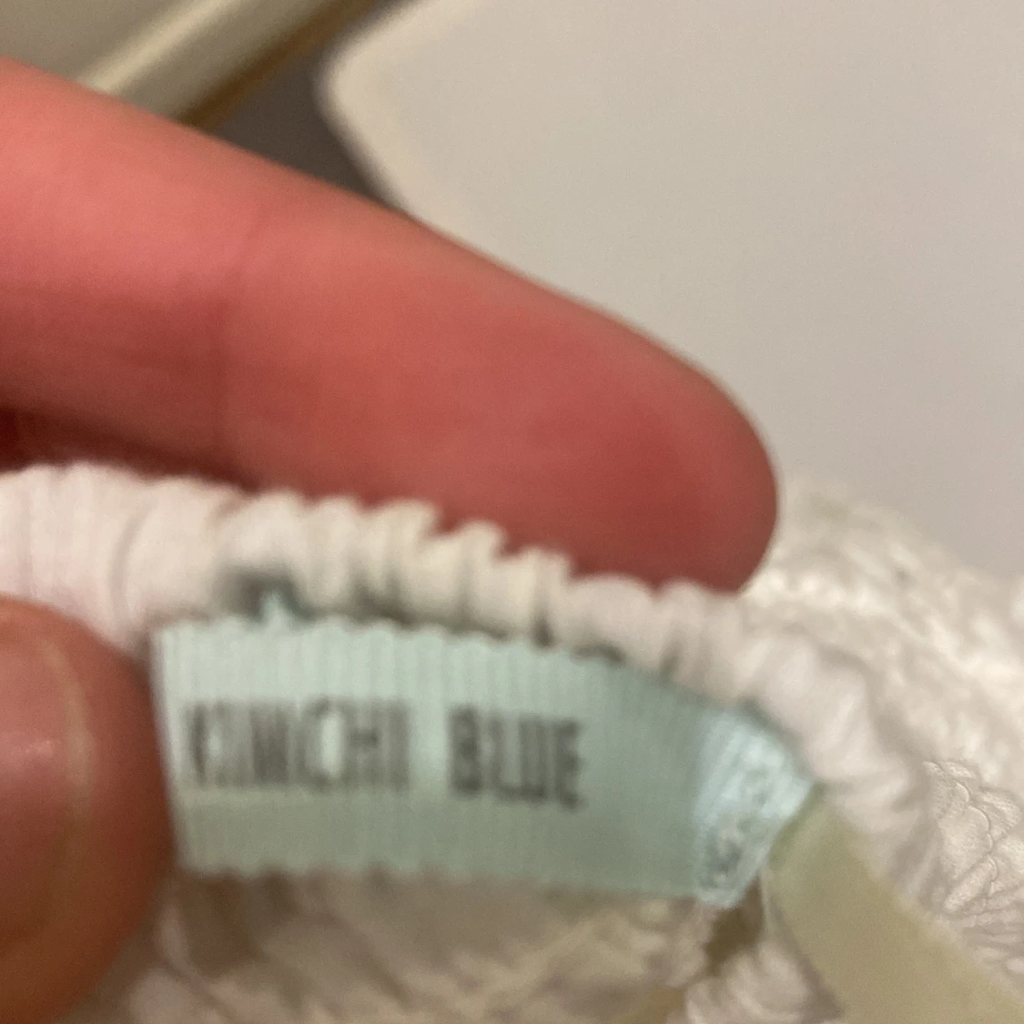 Vit axelbandslös klänning från Kimchi Blue - 2