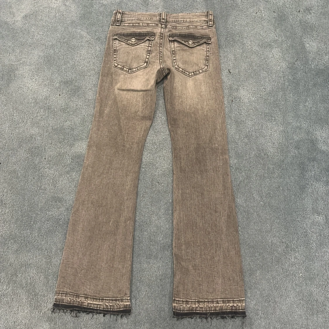 Grå bootcut jeans från Gina Tricot - 90