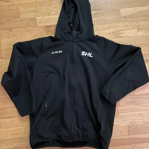 Ccm - Ccm shl träningströja. Najs om man samlar på hockey kläder och liknande