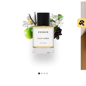 Essnce Dusty Amber Eau de Parfum - Luktar väldigt gott men har två så säljer därav en💗knappt använd som man ser på bilden💗