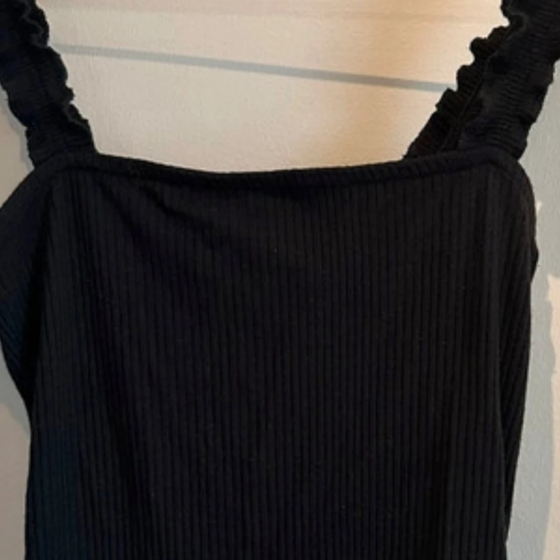 Svart ribbad linnetopp - 91