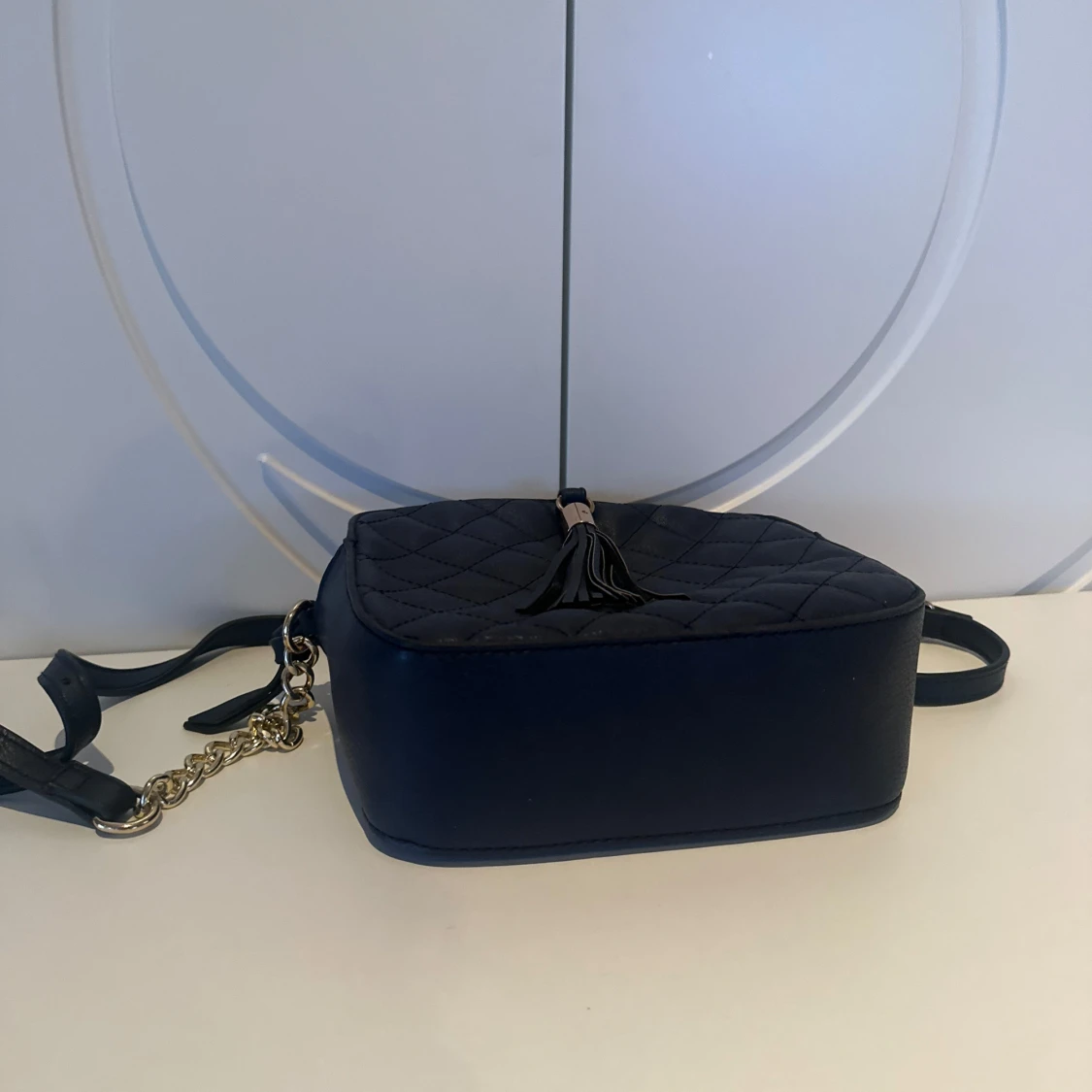 Marinblå quiltad axelväska  - 90