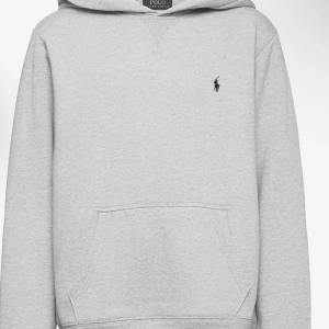 Grå hoodie från Polo Ralph Lauren - Säljer min ralph lauren hoodie. Helt bra skick. 