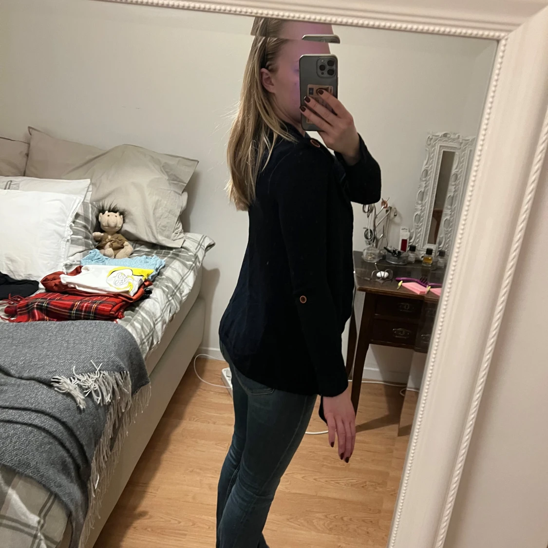 Svart poncho med knappar - 92