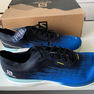 Salomon Sonic 4 Accelerate löparskor - Säljer ett par Nya/oanvända Salomon Sonic 4 Accelerate löparskor. Passar perfekt till Gym, sport, löpning. Pris kan diskuteras.