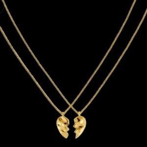 Guldiga halsband som inte tappar färgen - Två matchande guldiga halsband med hjärtan. Bilden är från hemsidan jag köpt från. Inte öppnad eller använd!