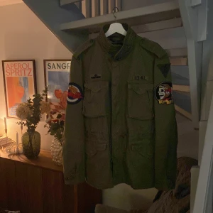 Ralph lauren field jacket  - Säljer nu denna extremt snygga och sällsynta jacka i nyskick | nypris runt 7000kr | mitt pris 2499 ✅| hör av er med minsta lilla fråga!