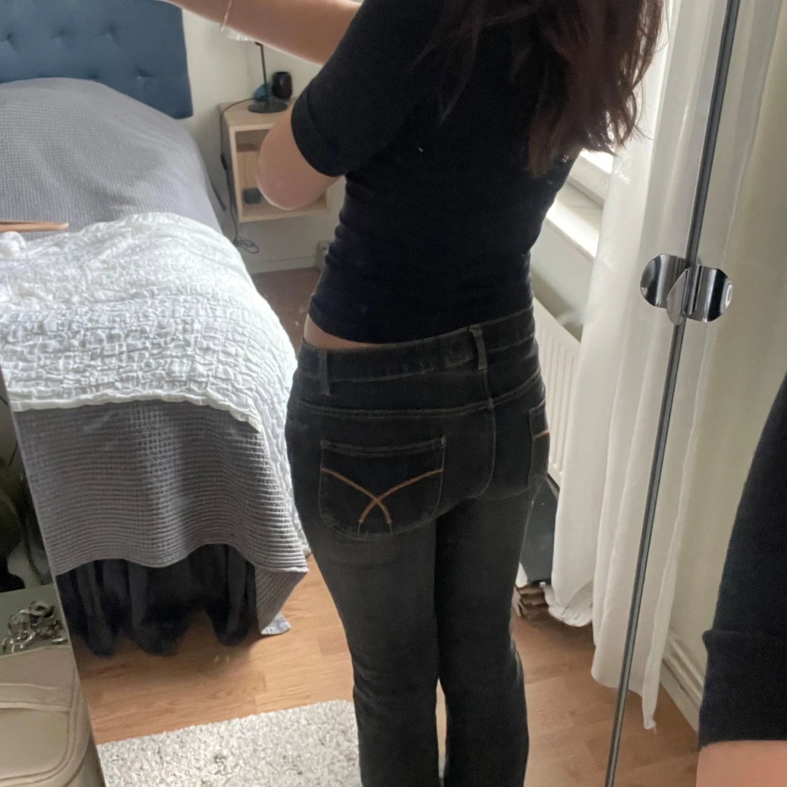 Svarta bootcut lowwaist jeans  - 90