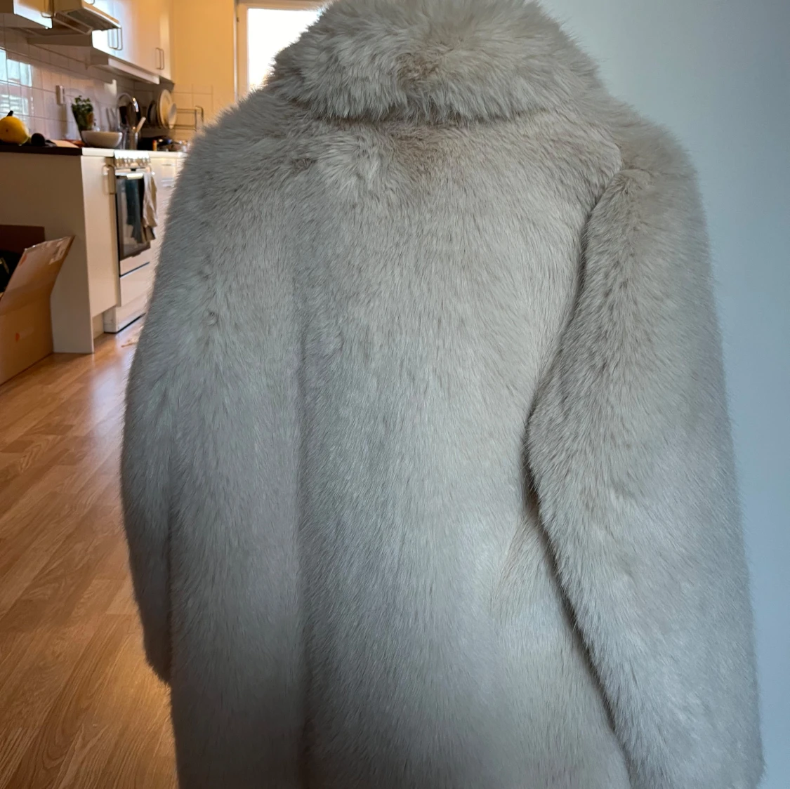 Beige pälsjacka - 90