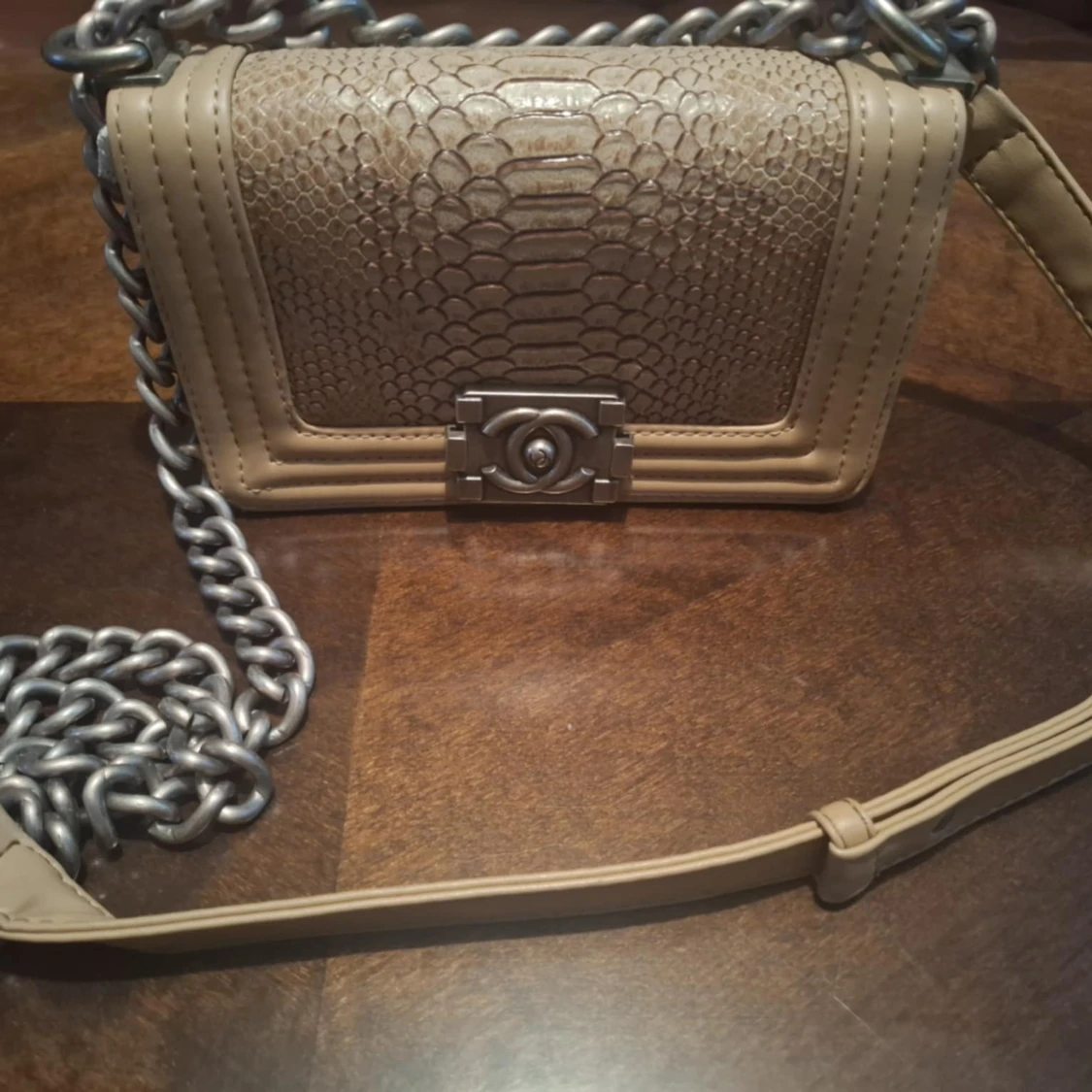 Skriv vid undring om prisarna för väskarna - 93