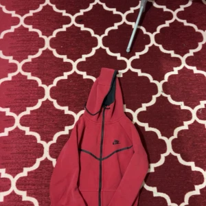 Mörd röd nike tech - .