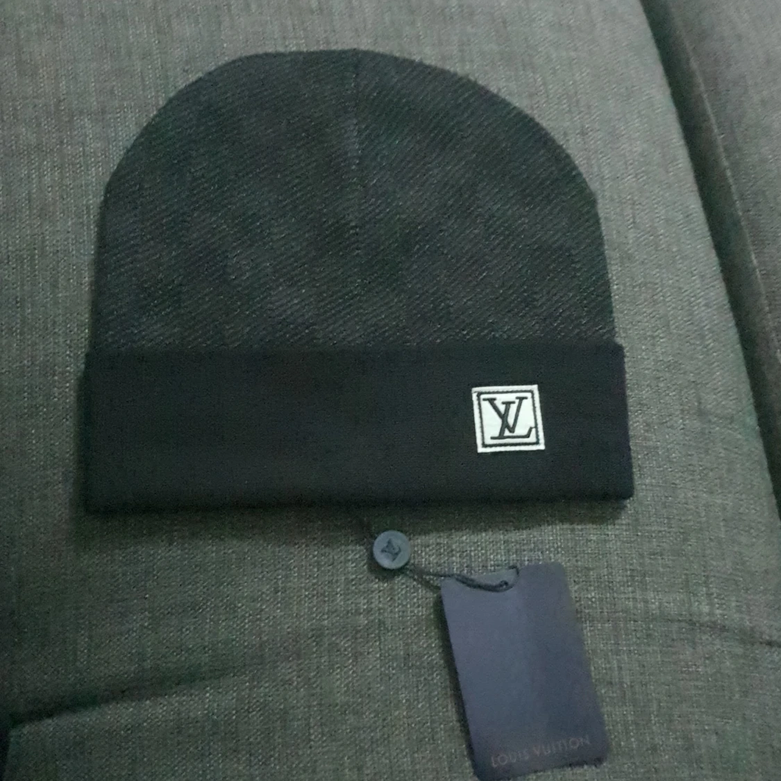 Svart mössa från Louis Vuitton