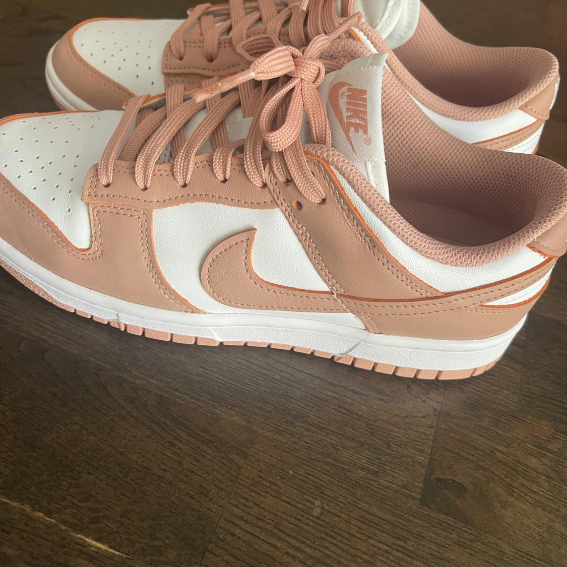 Nike Dunk i rosa och vitt - 2