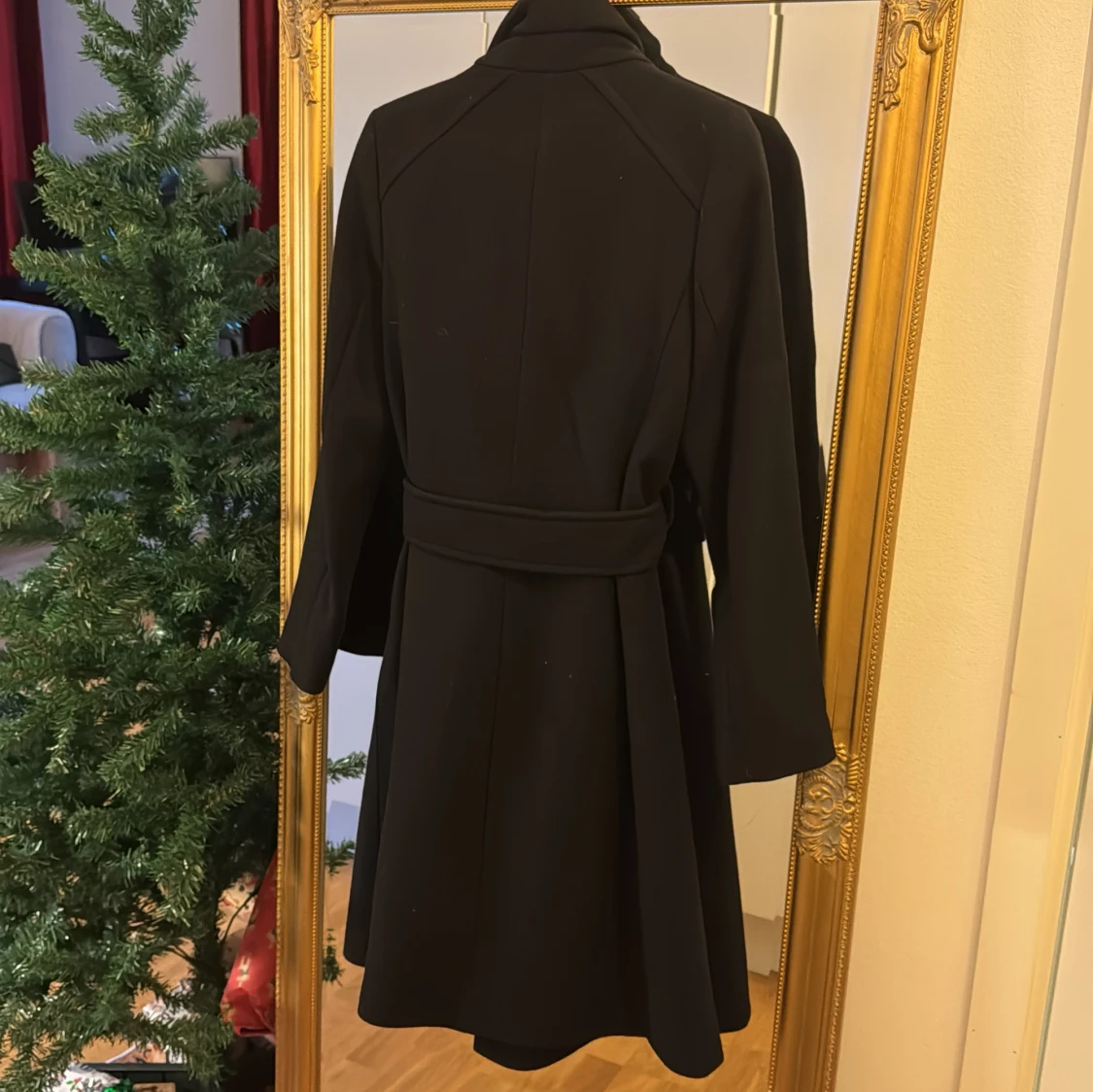 Svart kappa med bälte - 90