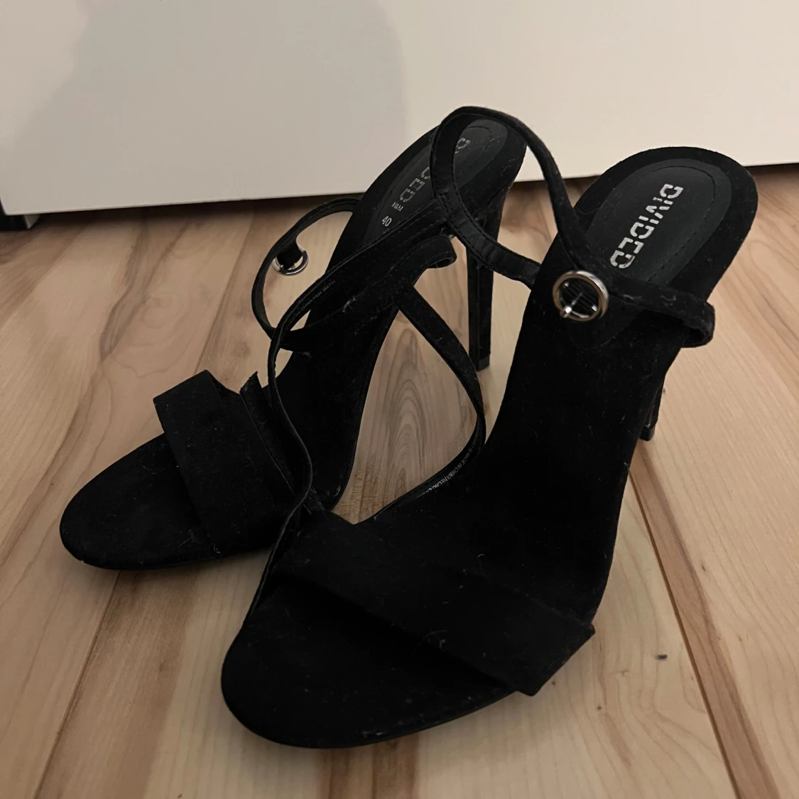 Svarta klackskor från Divided - 90