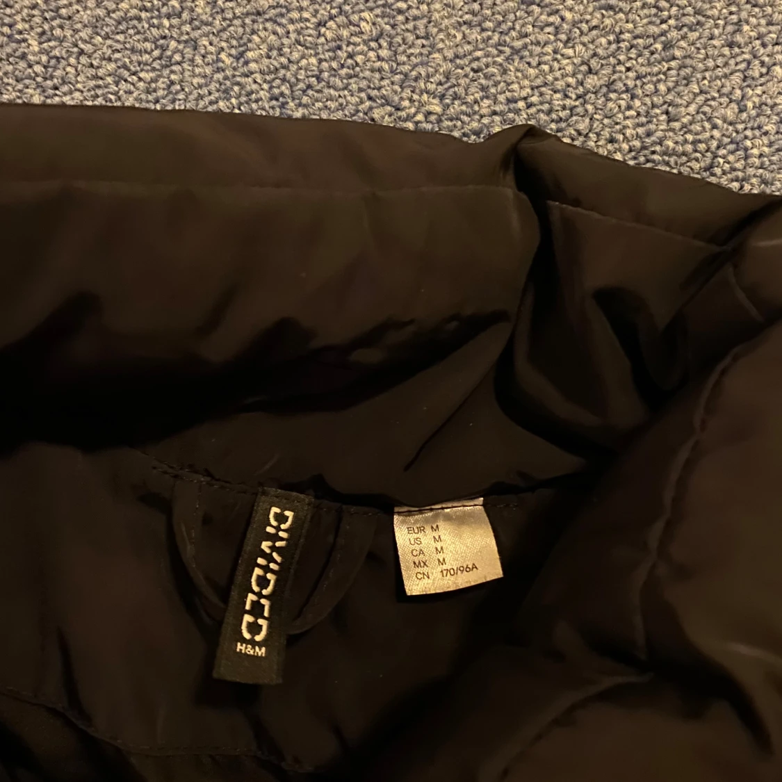 Svart pufferjacka från H&M Divided - 91