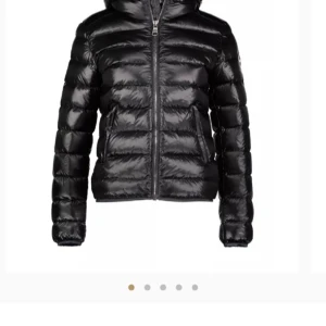 Svart colmarjacka - Intressekoll på min Colmar jacka i storlek M. Säljer för 3500 kr nypris är 4000. Skriv om ni är intresserad💗 