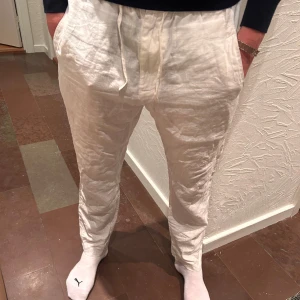 Linnebyxor - Ett par fina linnebyxor perfekt till sommaren, så passa på o köpa nu!