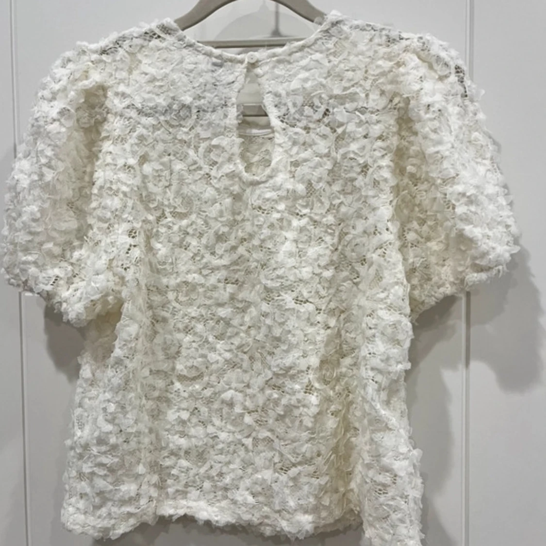 Vit spetsblus från JDY - 91