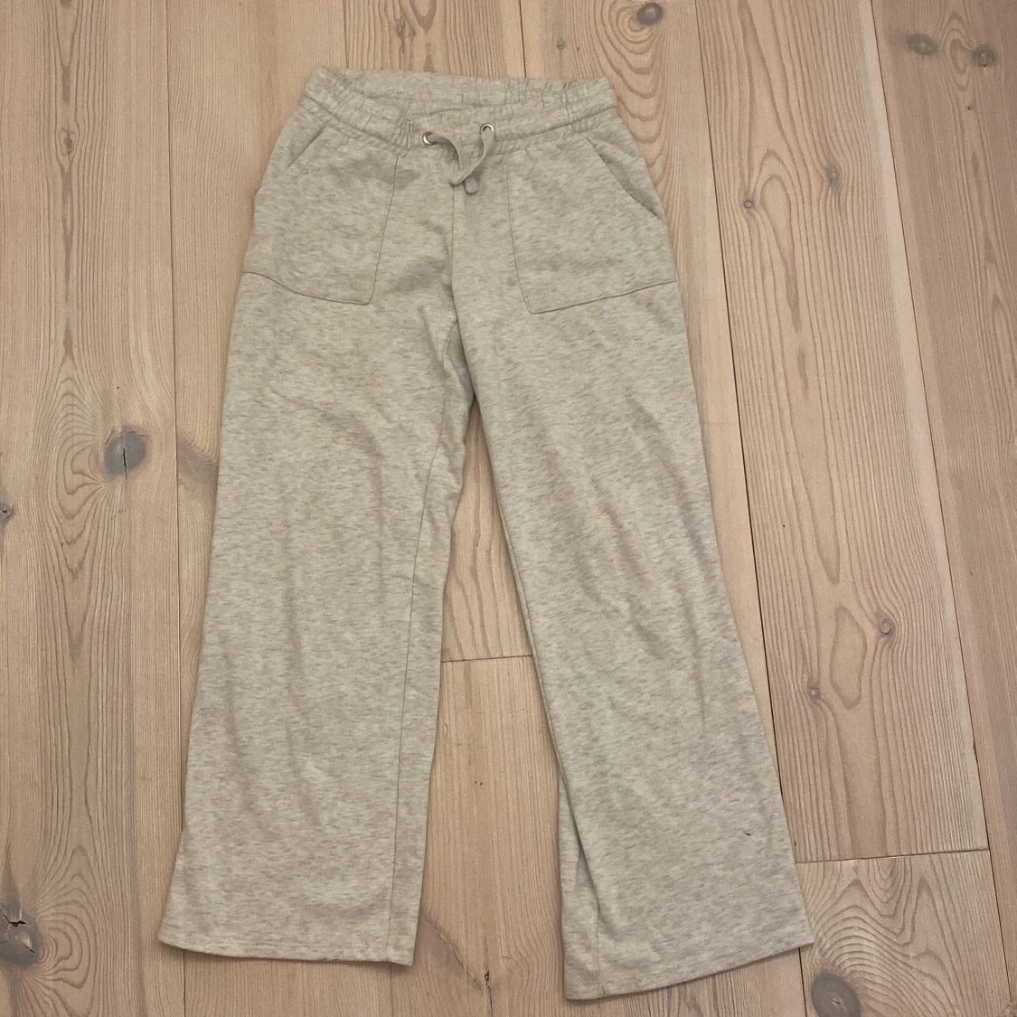 Ljus gråa mjukismyxor från lager 157! Storleken 150/XXS-XS