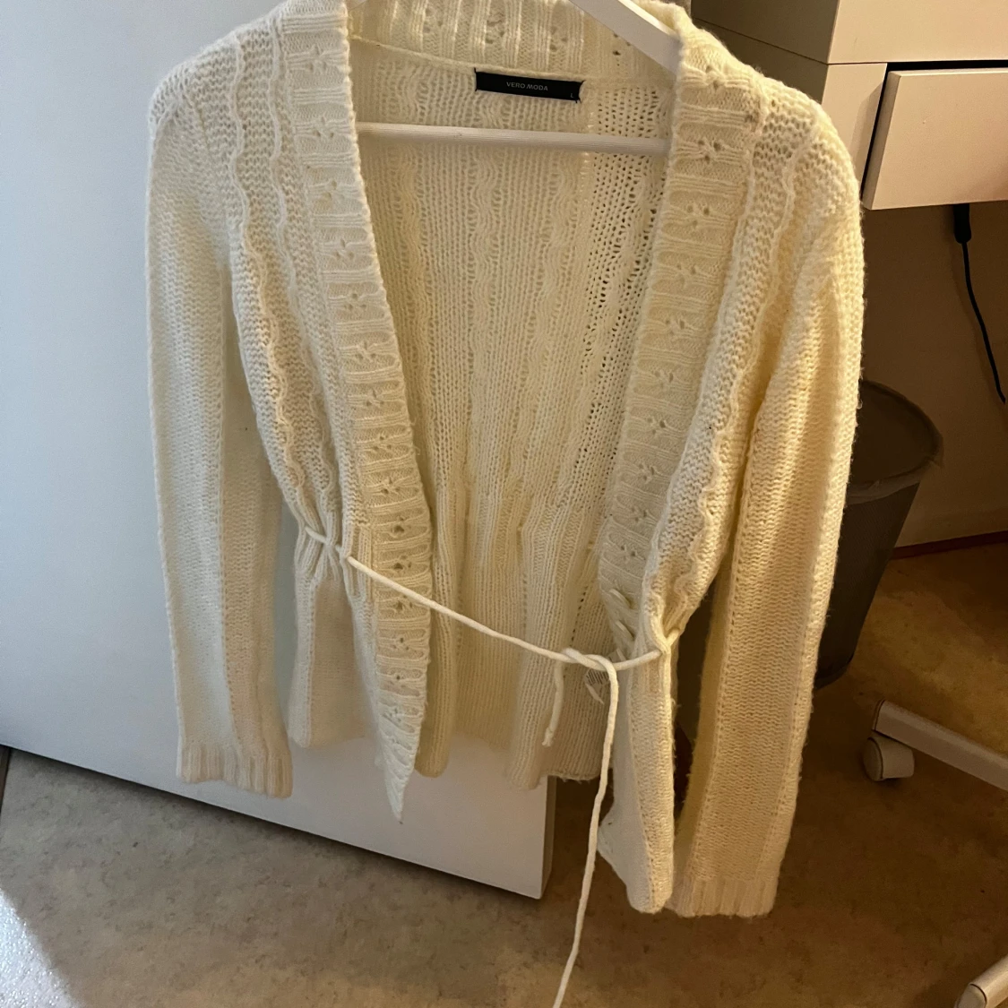 Vit stickad kofta från Vero Moda