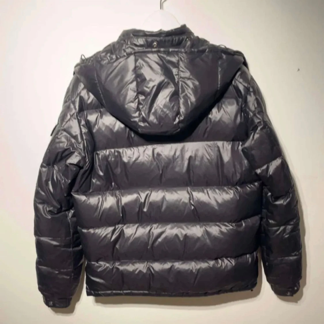Svart pufferjacka från Moncler - 1