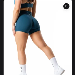 Relode shorts  - Supersnygga petrolblåa/gröna short från relode i modellen ”vibe”💙 jätteskönt material med invisible scrunch!! Endast använda 1 gång. Lappen är bortklippt men storleken är S. Nypris 500kr! Säljer ett par till i samma modell!