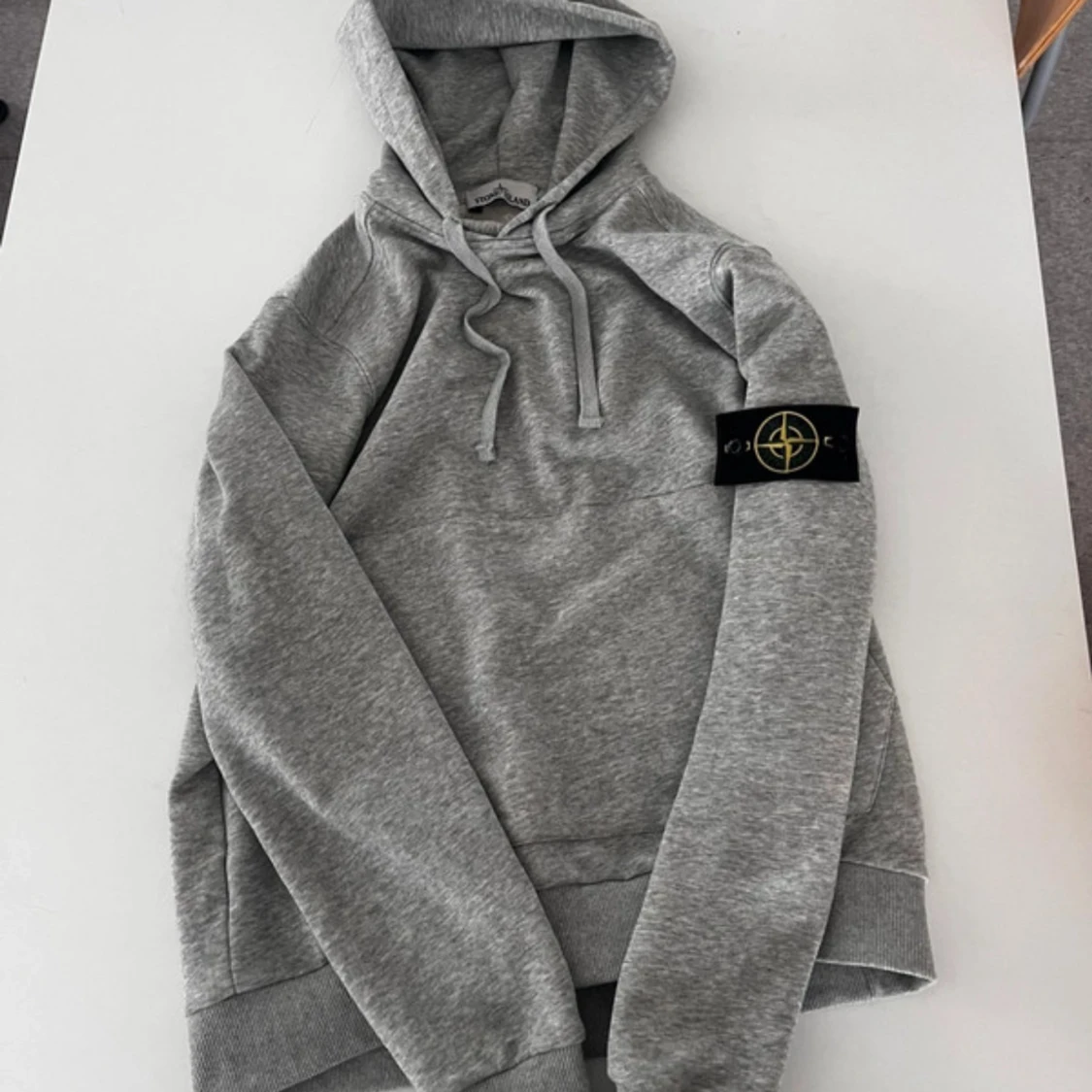Grå hoodie från Stone Island