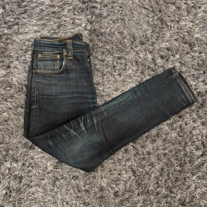 Nudie jeans - Säljer dessa feta nudie jeansen | modell grim Tim | skick 10/10, inga defekter | storlek 30/32 | hör av er vid minsta lila fråga:)