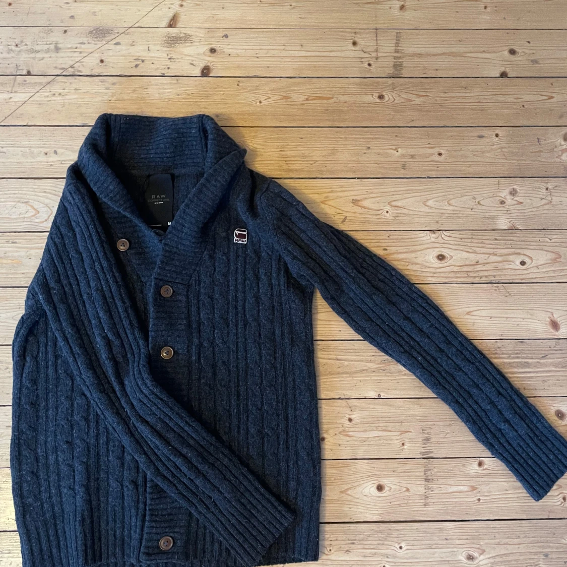 Mörkblå ribbad kofta från Raw - 1