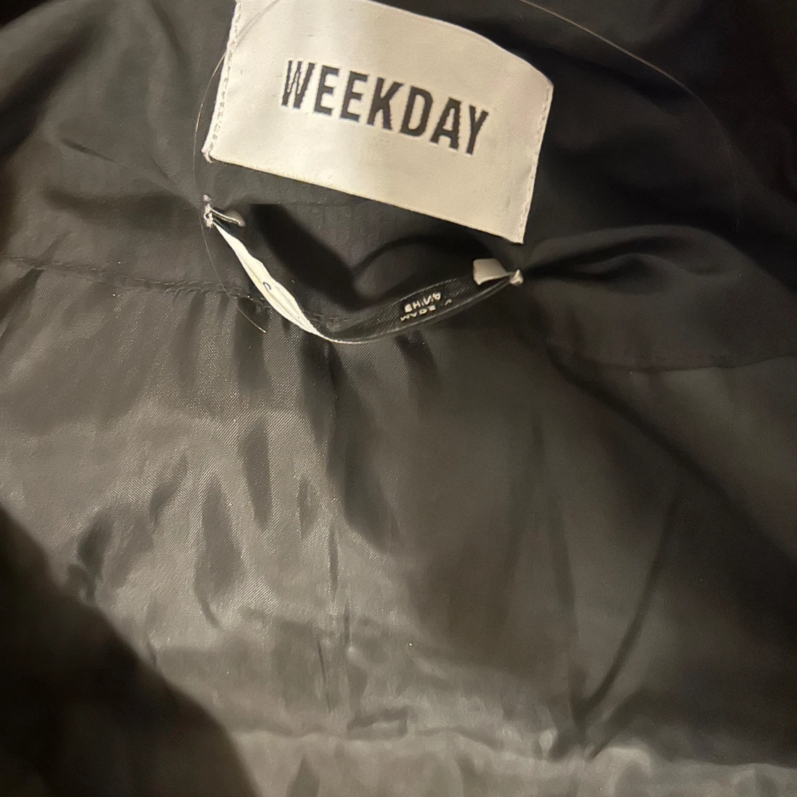 Svart puffig väst - 1