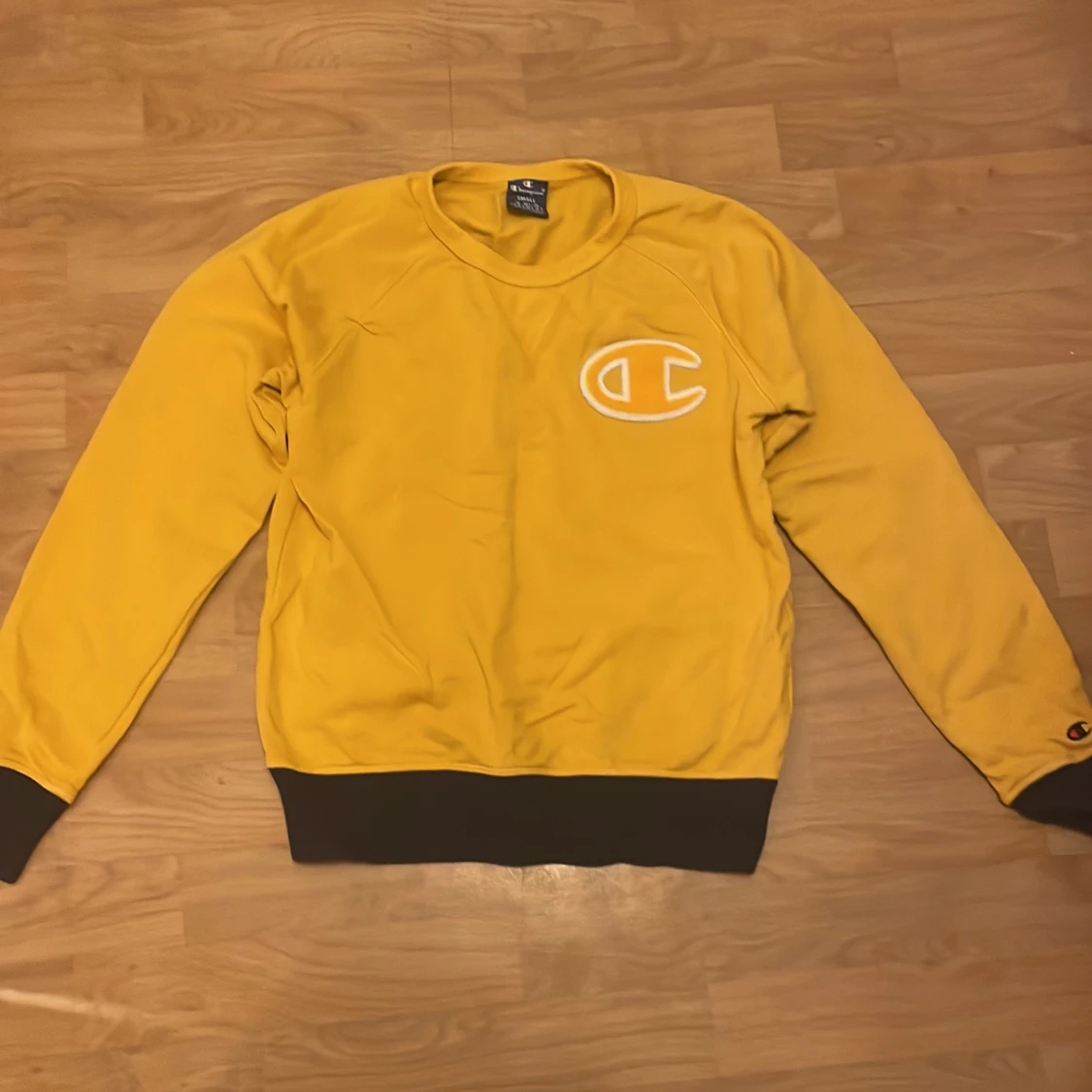 Gul sweatshirt från Champion