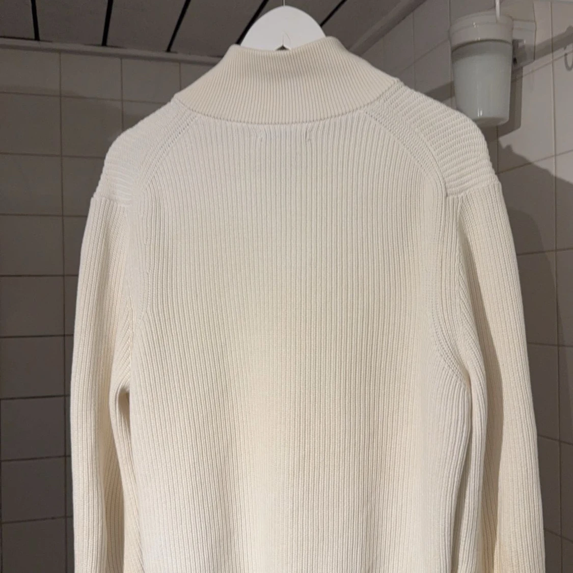 Vit ribbad tröja med dragkedja från Zara - 2