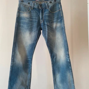 Levis jeans - Snygga blå levis 506 jeans som är i nyskik pris kan diskuteras skriv vid intresse.