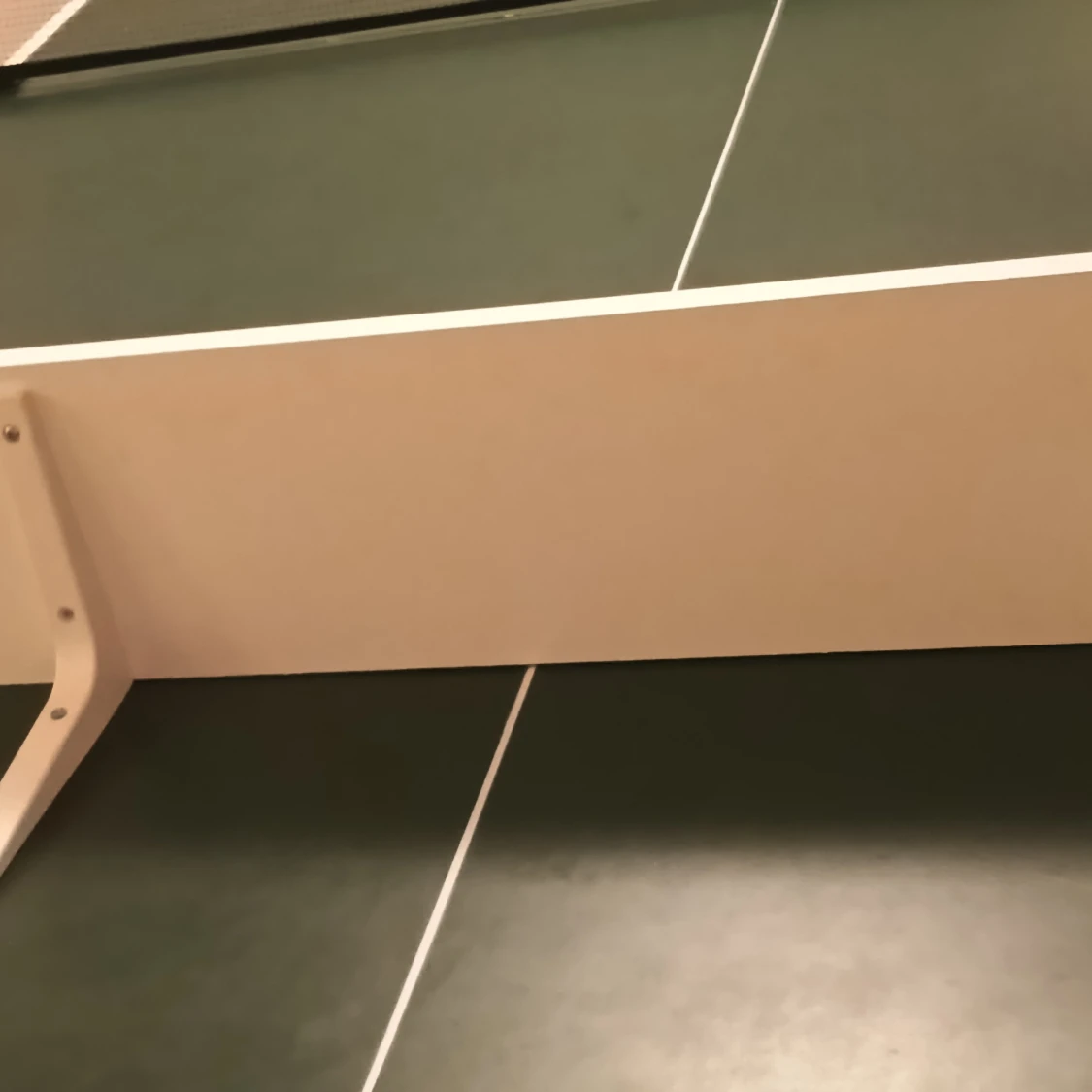 Vit vägghyllan är size 45/90cm - 1