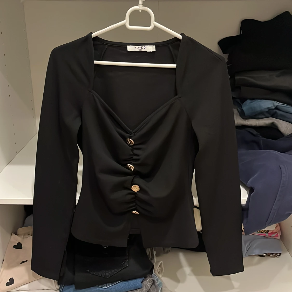 Svart långärmad topp från NA-KD