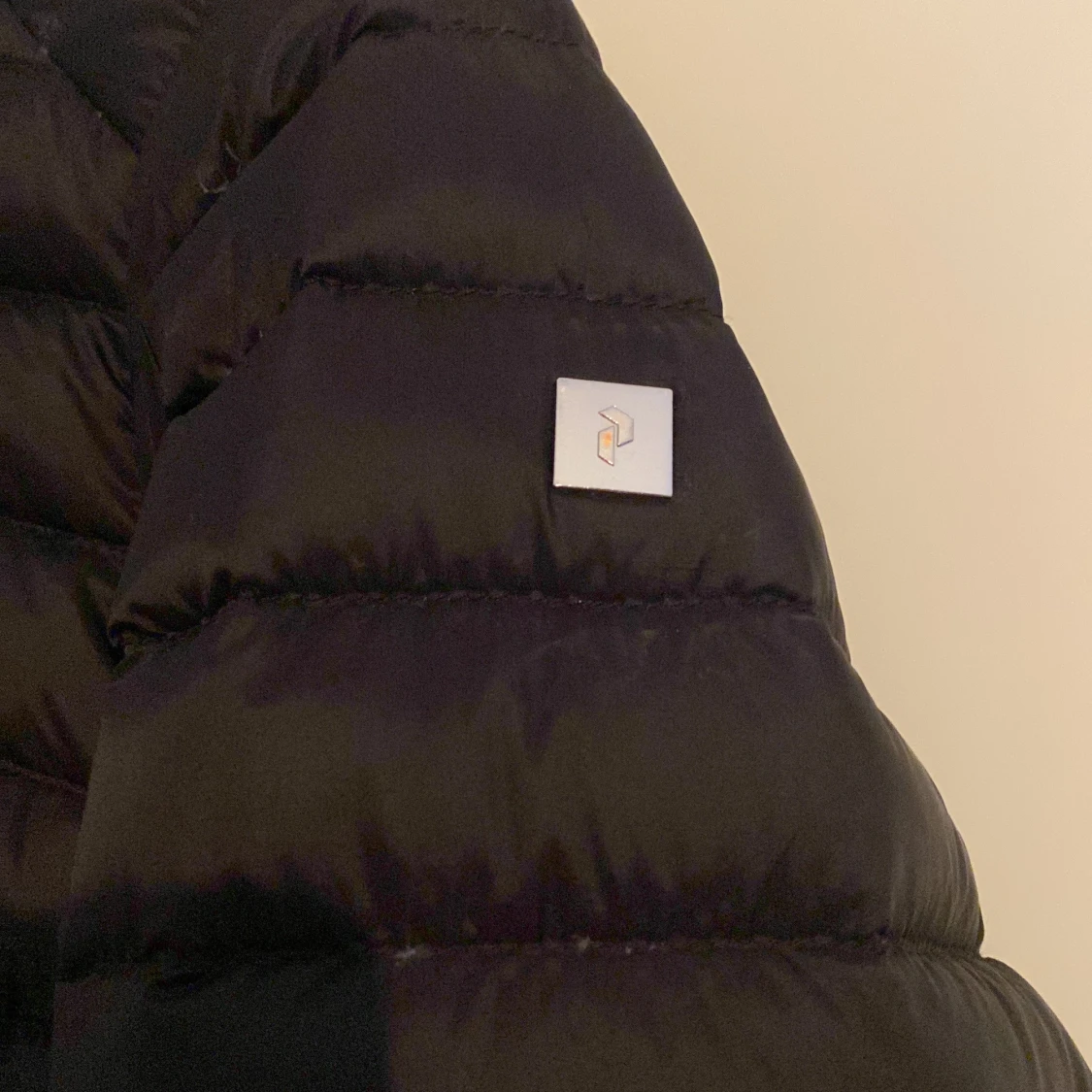 Svart dunjacka från Peak Performance - 2