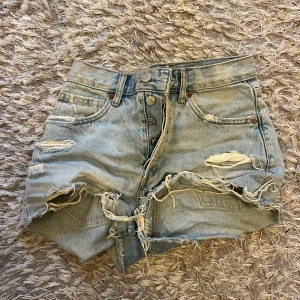 jeansshorts  - Supersnygga jeansshorts från zara 💕 storlek 34 men passar 36 också