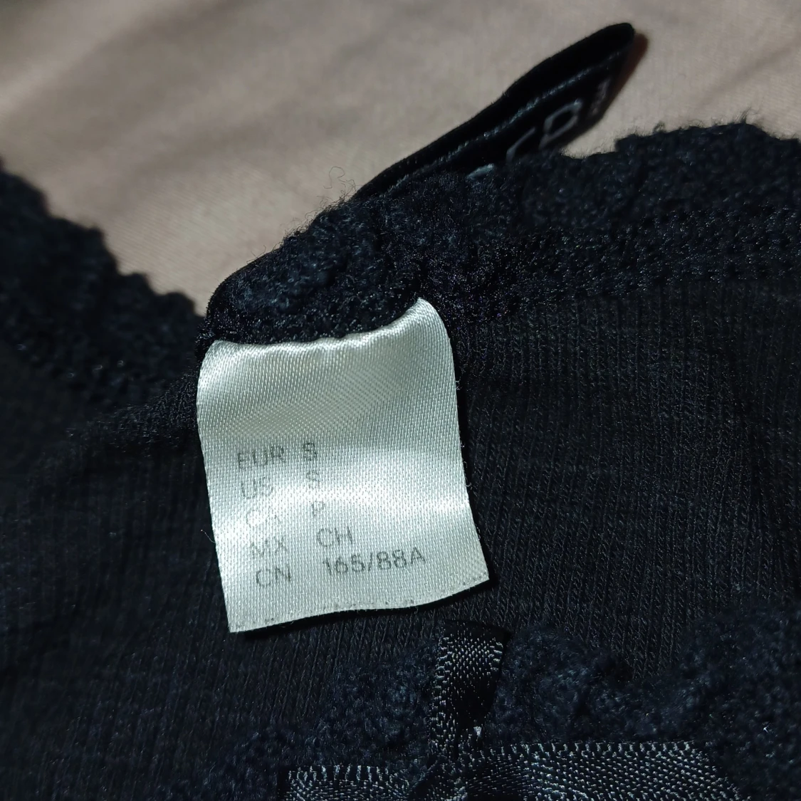 Svart ribbad linnetopp från H&M Divided - 3