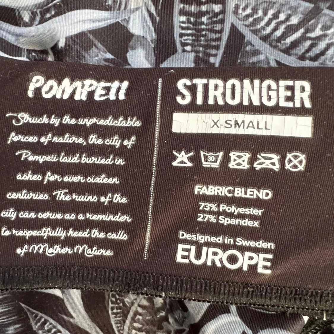 Svarta leggings med blommönster från Stronger - 3