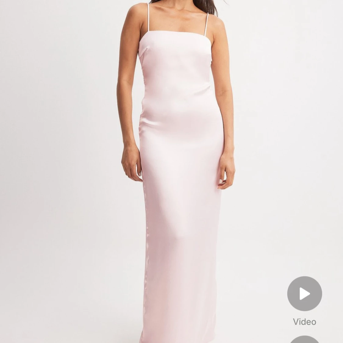 Ljusrosa långklänning med öppen rygg - 1